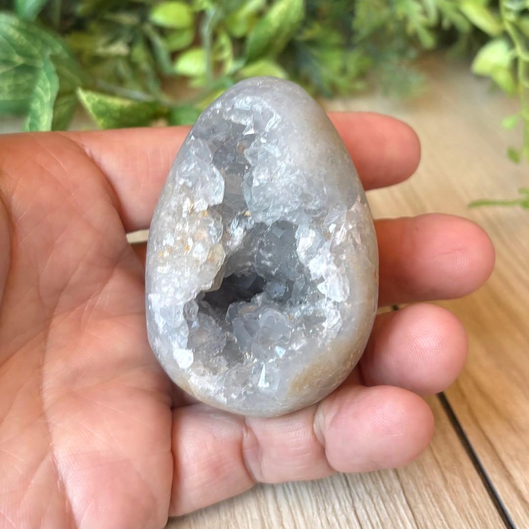淡青の結晶が包み込む セレスタイト 卵形クラスター/パワー ストーン 天然石