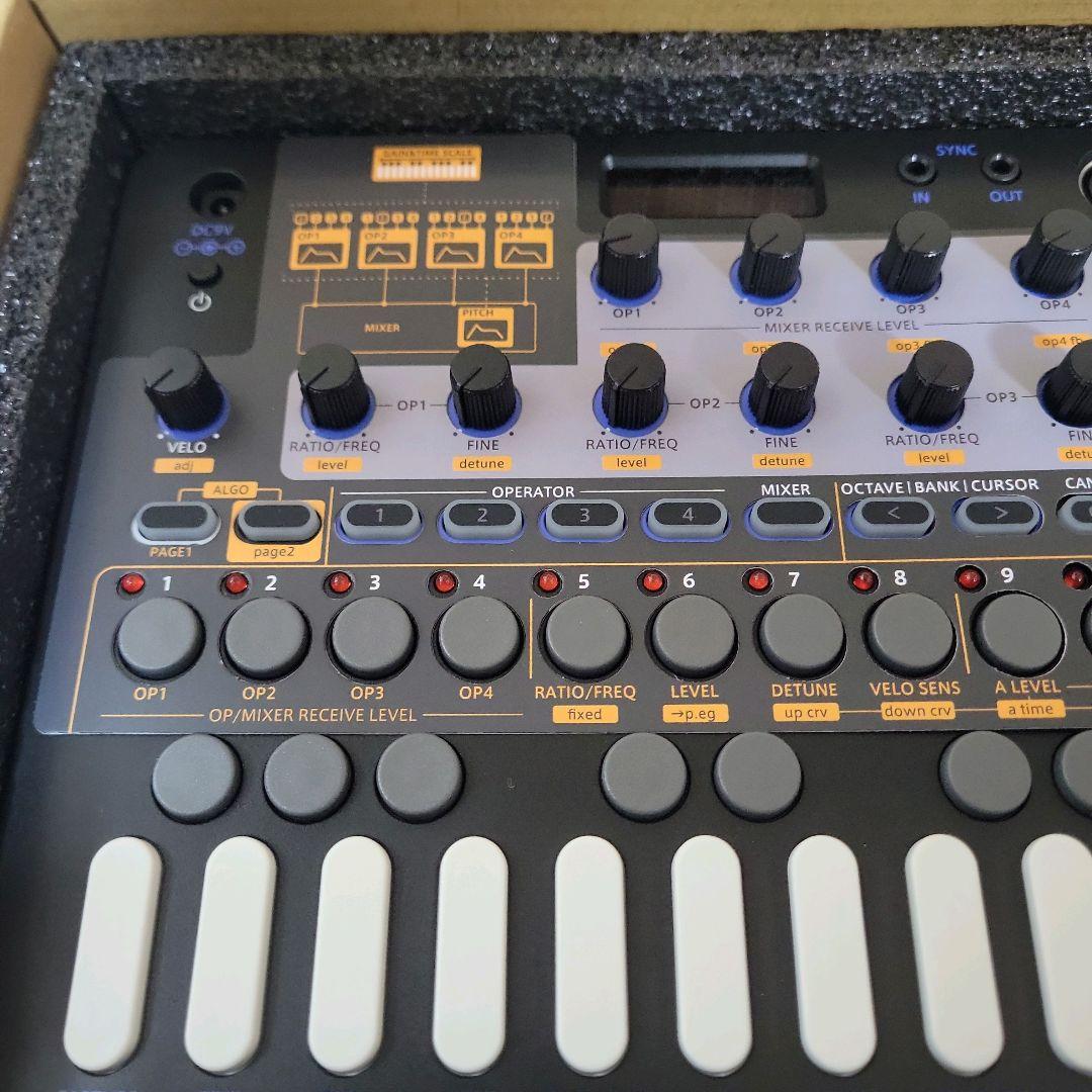 SONICWARE ソニックウェア LIVEN XFM LVN-020 シンセ