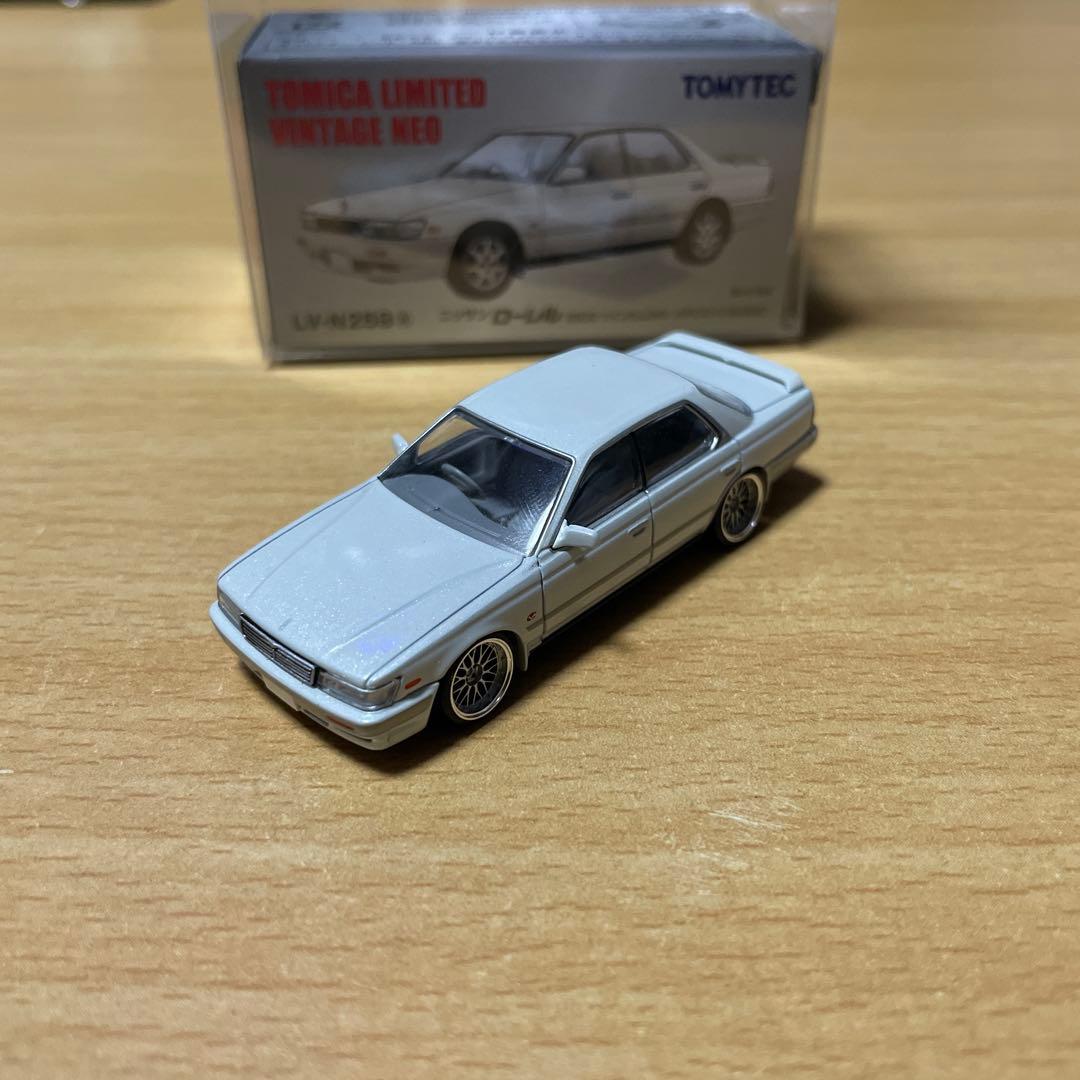 ローレルC33 トミカリミテッドヴィンテージ