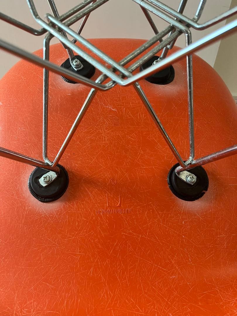 イームズ　アームシェル　エッフェルベース　ハーマンミラー