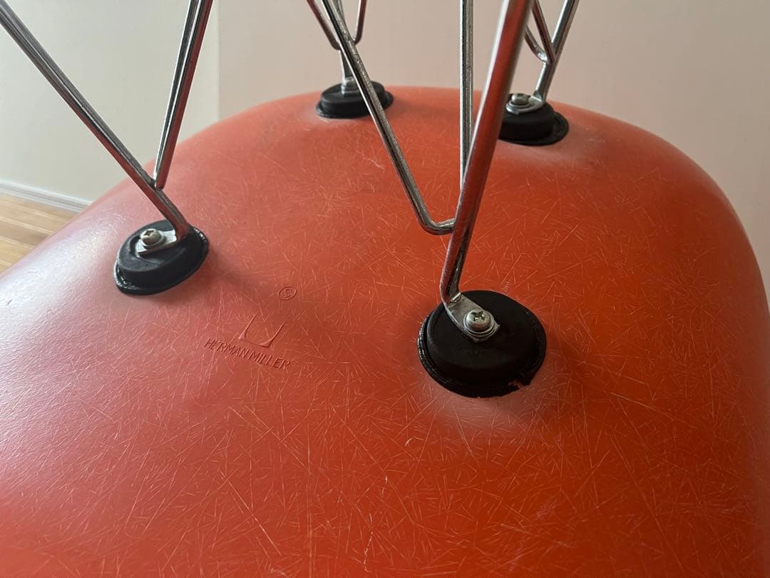 イームズ　アームシェル　エッフェルベース　ハーマンミラー