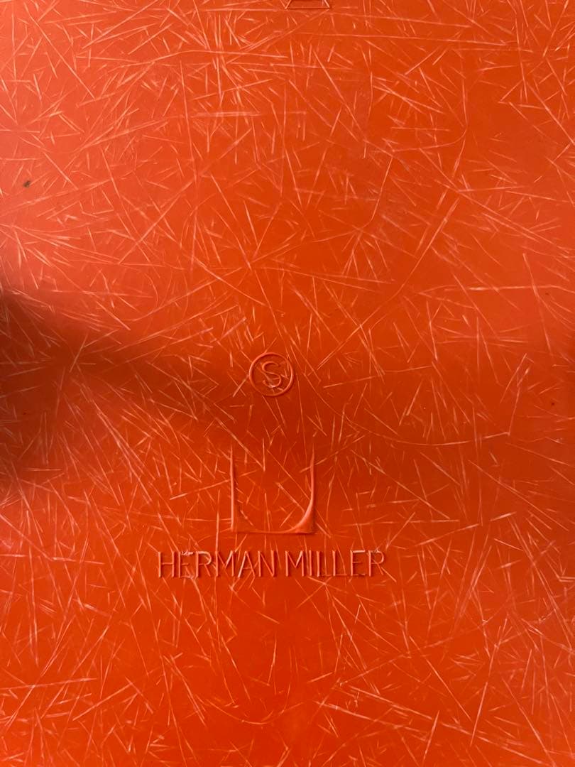 イームズ　アームシェル　エッフェルベース　ハーマンミラー