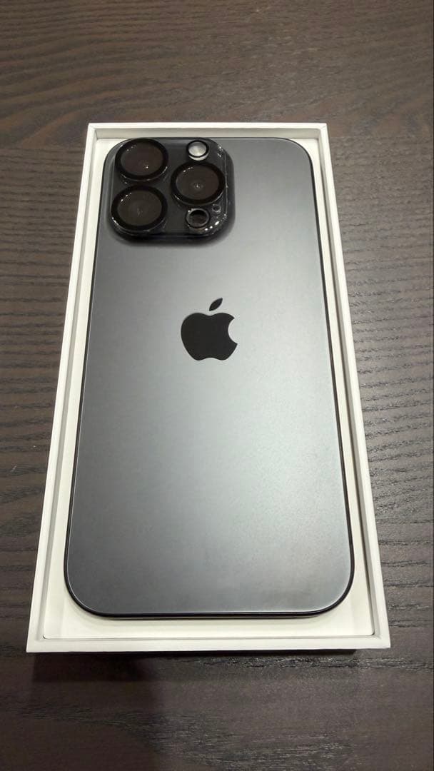 Apple iPhone 15 Pro ブラックチタニウム 本体