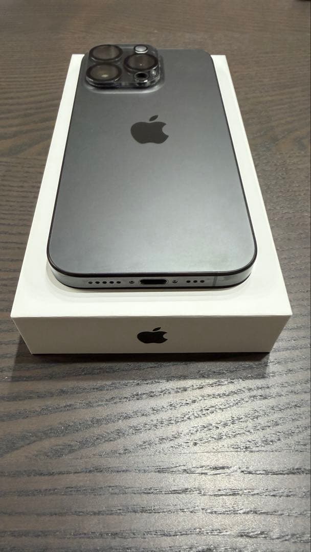 Apple iPhone 15 Pro ブラックチタニウム 本体