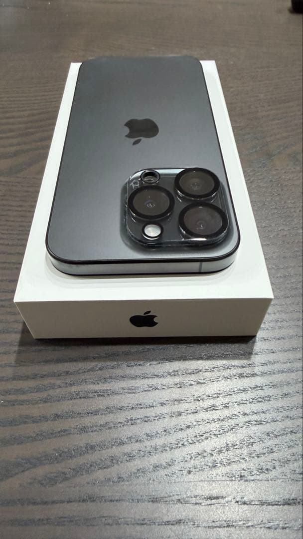 Apple iPhone 15 Pro ブラックチタニウム 本体