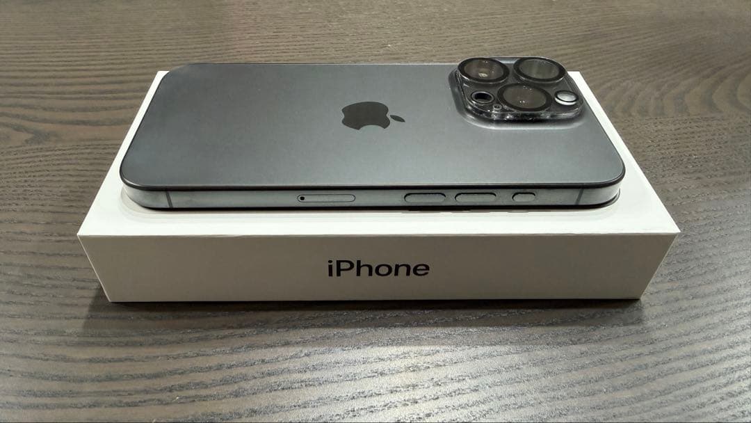 Apple iPhone 15 Pro ブラックチタニウム 本体