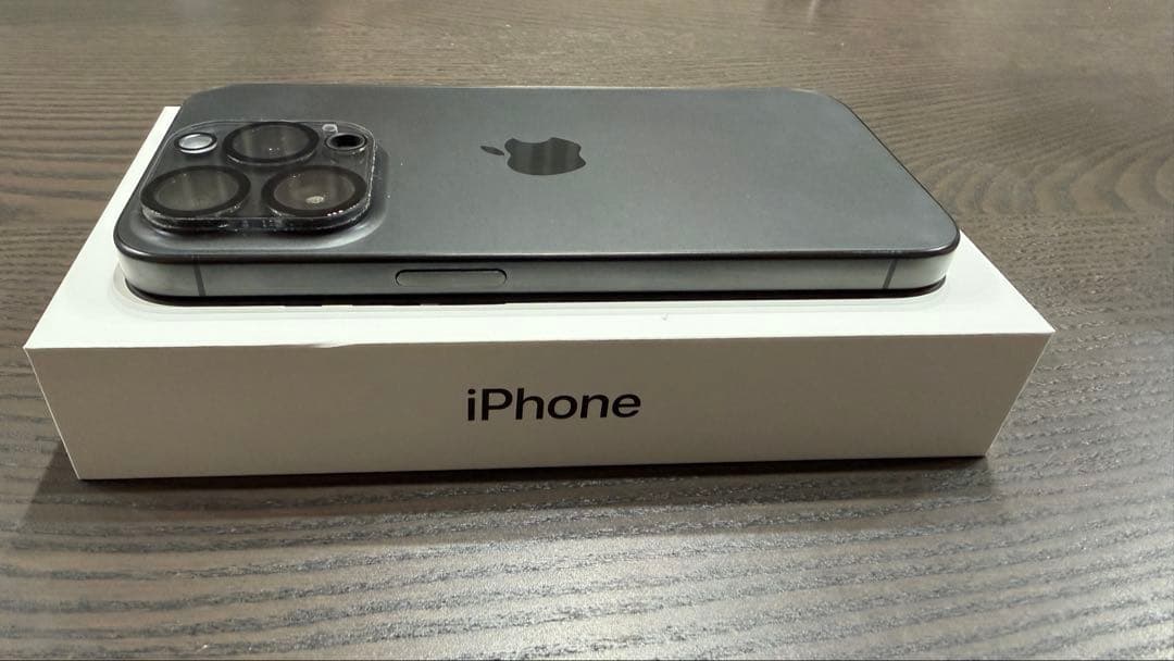 Apple iPhone 15 Pro ブラックチタニウム 本体