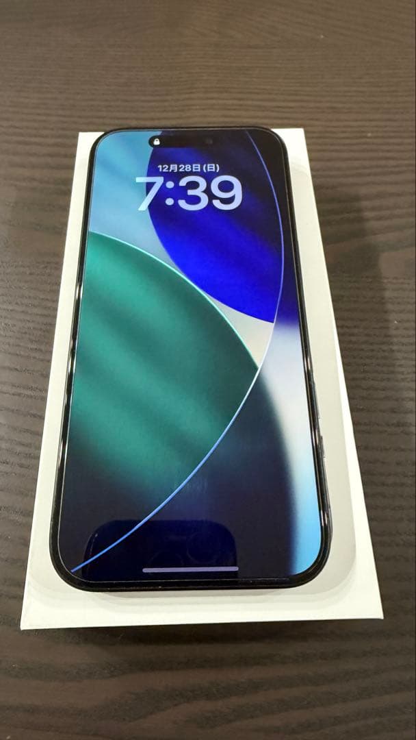 Apple iPhone 15 Pro ブラックチタニウム 本体