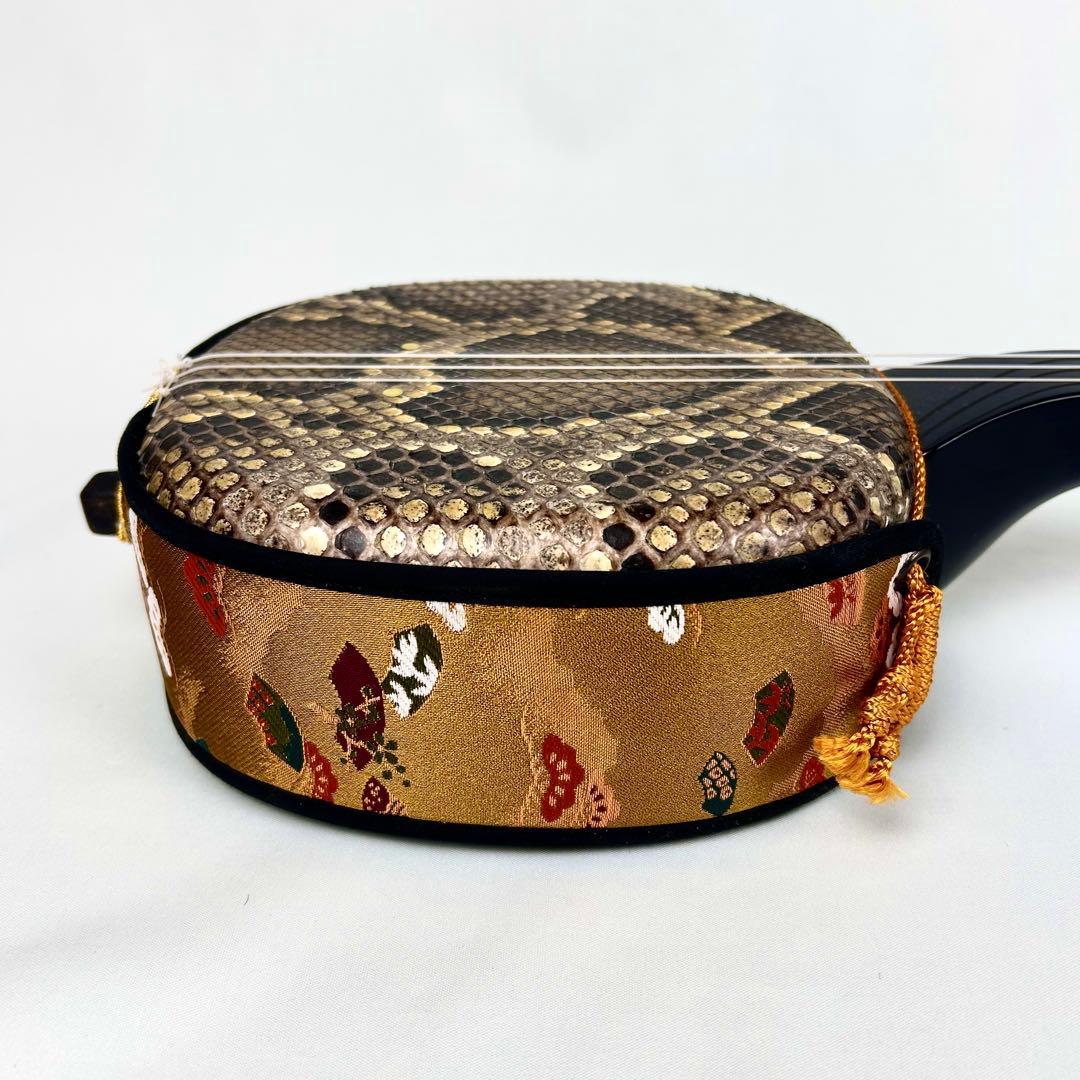 【美品】沖縄三線 本革 蛇革 ハードケース付 付属品多数 三味線