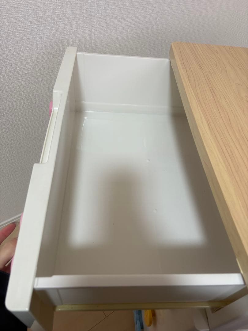 ハローキティ 4段チェスト　アイリスオーヤマ　衣装ケース タンス　着払い☆