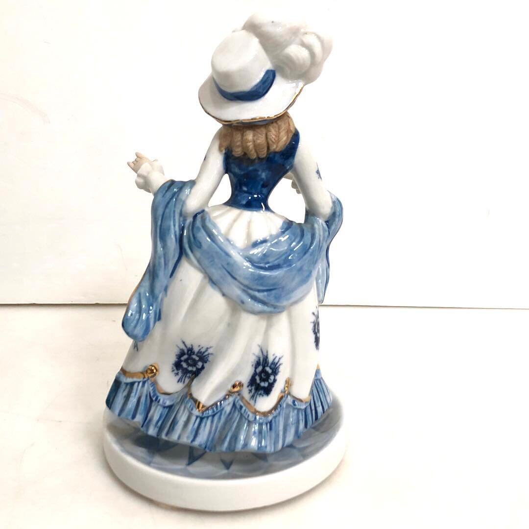 フィギュリン　陶磁器　楽器を持った紳士と貴婦人　人形