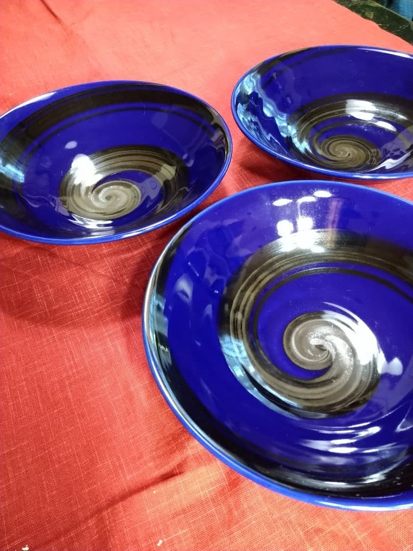 ♥豪華で、素敵な演出♥有田焼♥【青海流・黒白刷毛コバルトブール渦巻丼皿】新品２皿