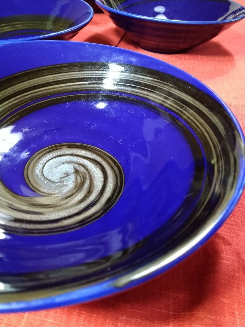 ♥豪華で、素敵な演出♥有田焼♥【青海流・黒白刷毛コバルトブール渦巻丼皿】新品２皿