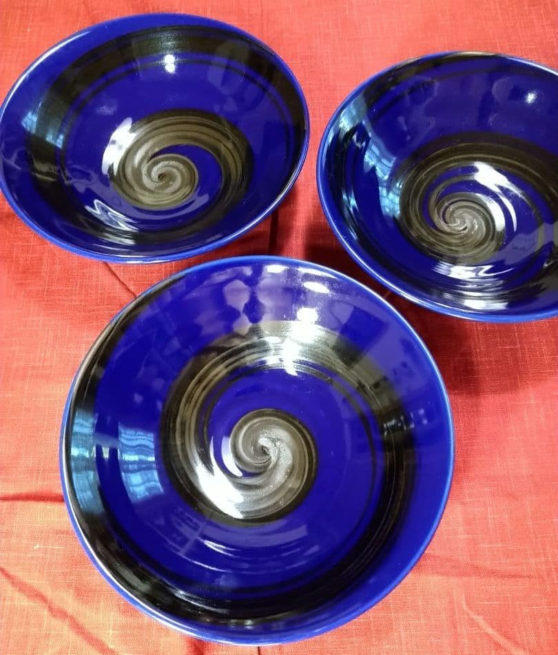 ♥豪華で、素敵な演出♥有田焼♥【青海流・黒白刷毛コバルトブール渦巻丼皿】新品２皿