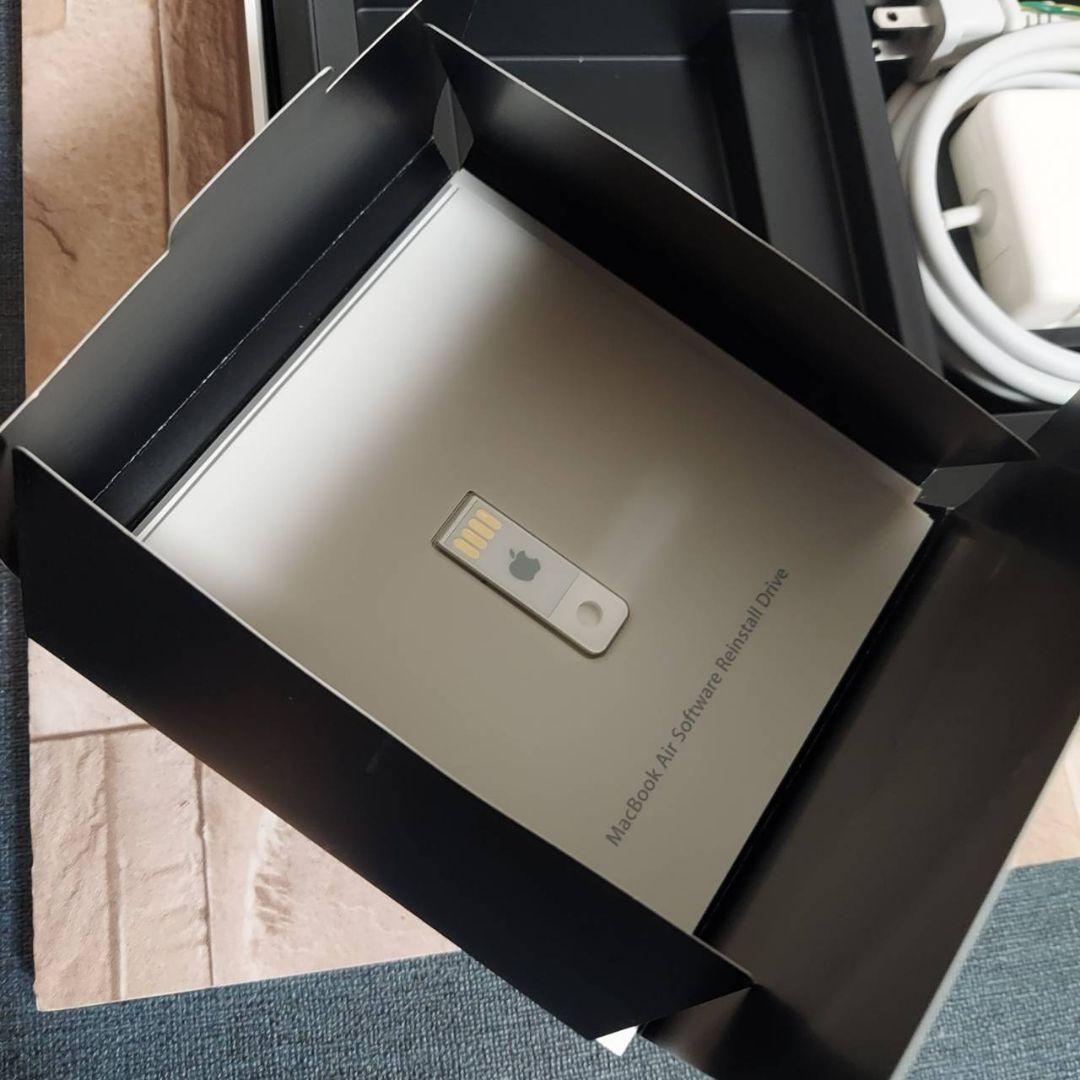 美品MacBook Air 11インチ 2010年モデルModel A1370