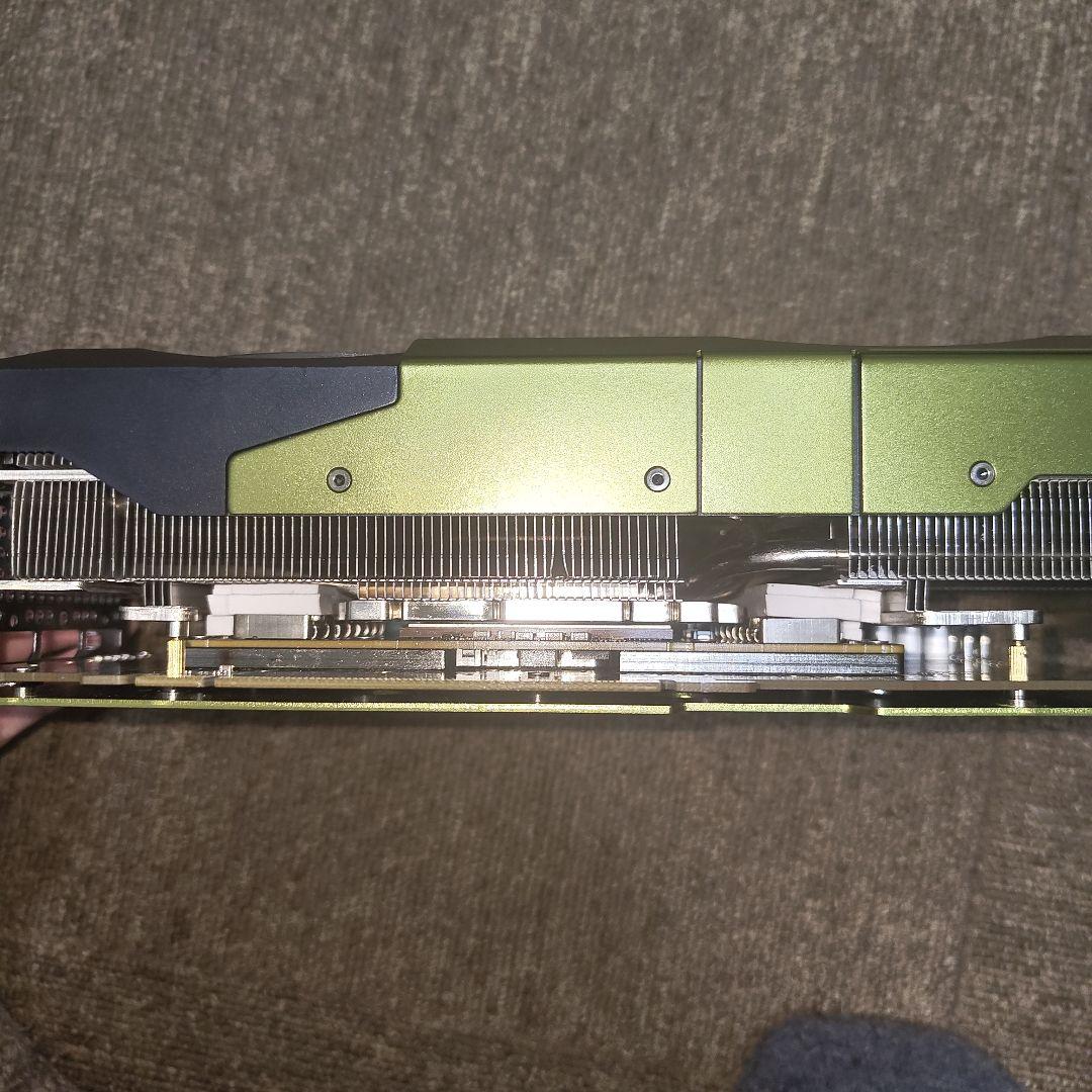 Tesla V100 32GB+SXM2→PCIE変換+RTX4090冷却機構