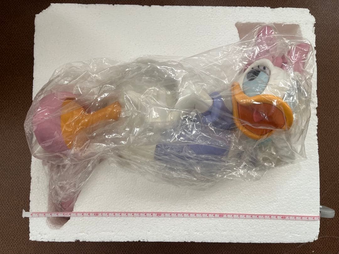 ビッグサイズ　デイジーダック スタチューフィギュア　新品同様ディズニー専用梱包材