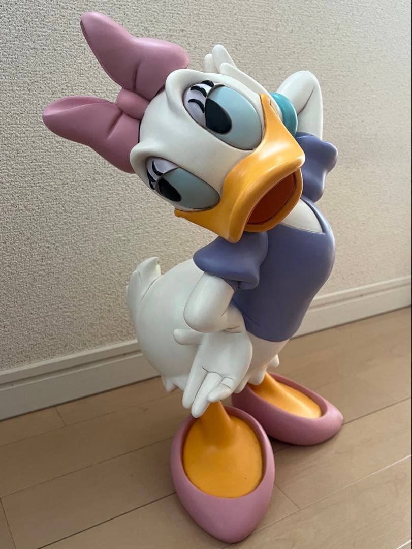 ビッグサイズ　デイジーダック スタチューフィギュア　新品同様ディズニー専用梱包材