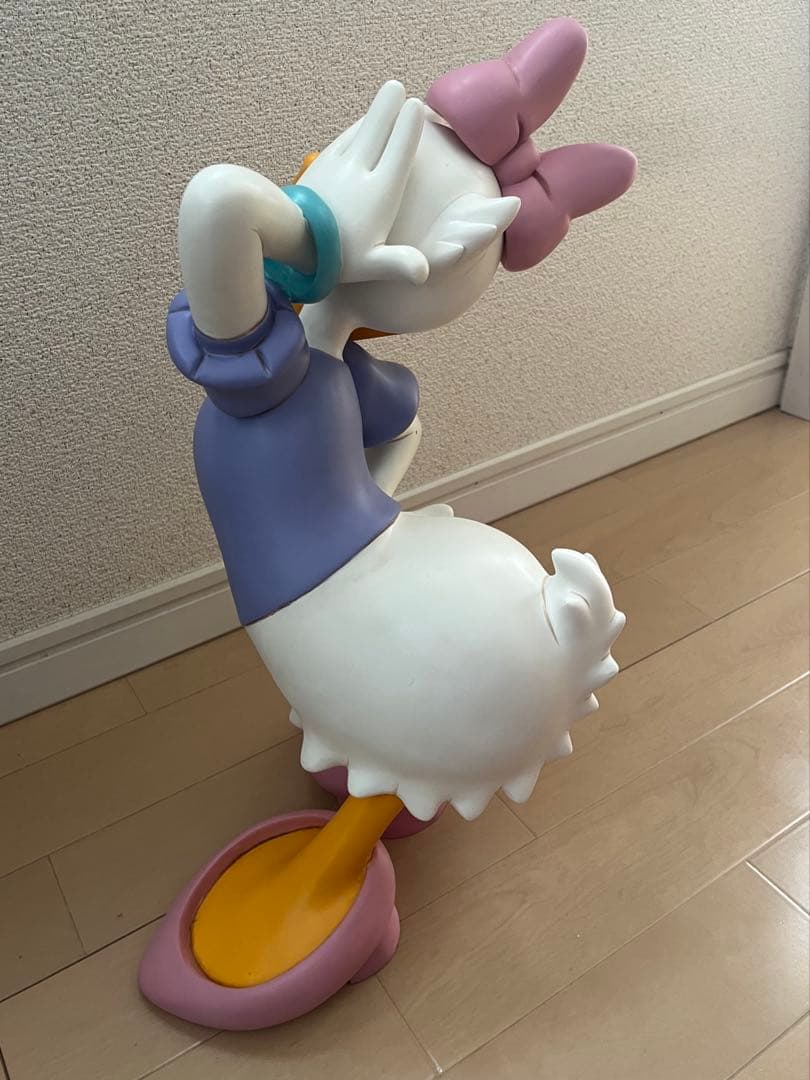 ビッグサイズ　デイジーダック スタチューフィギュア　新品同様ディズニー専用梱包材