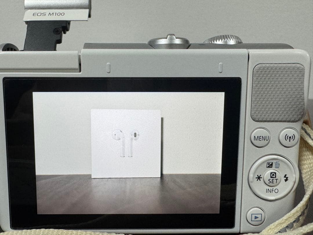 中森様用キャノン Canon EOS M100 ダブルズームキット ホワイト