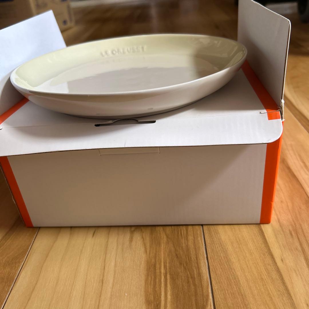 新品未使用・ルクルーゼ・プレート22㌢