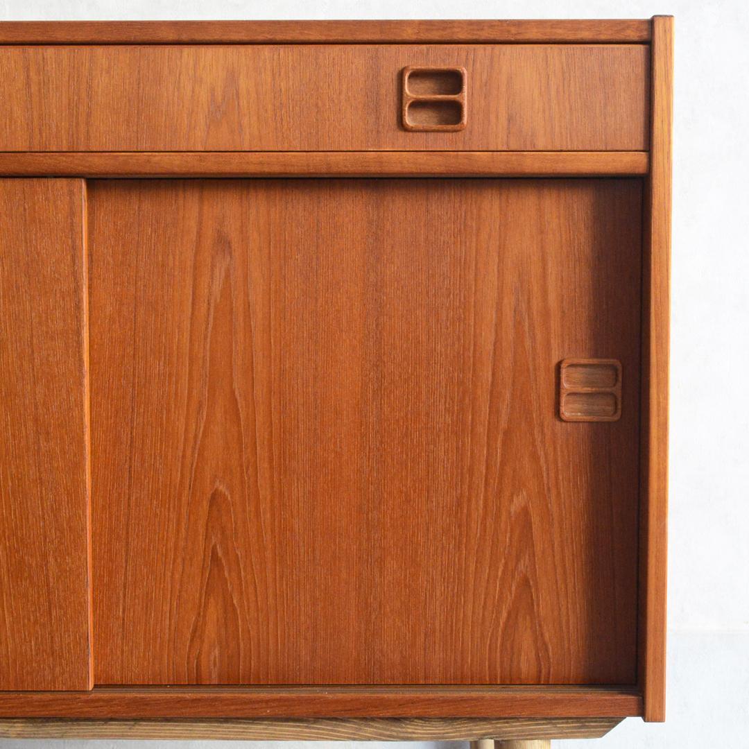 デンマーク 北欧ヴィンテージ チークキャビネット 抽斗付 北欧家具 サイドボード