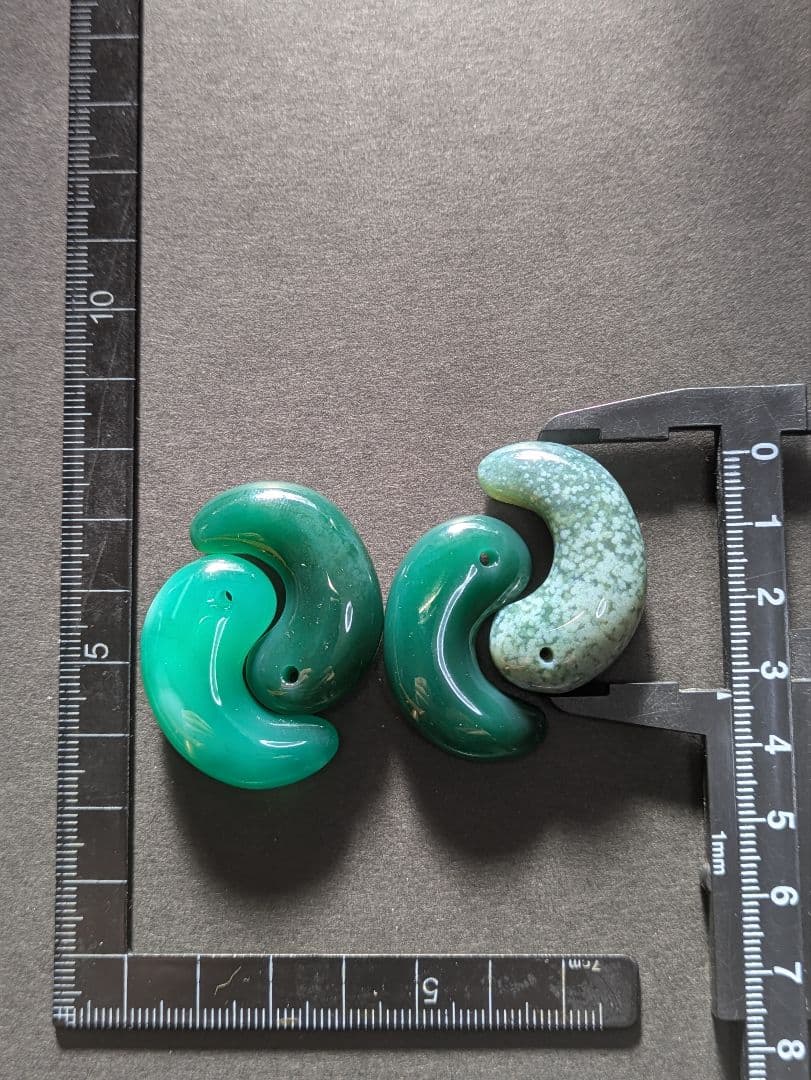 ロトページです。天然石 勾玉 4点セット