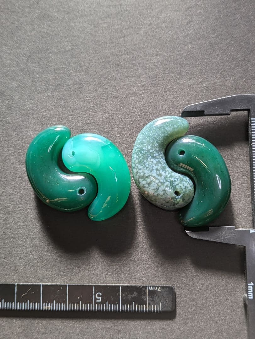 ロトページです。天然石 勾玉 4点セット