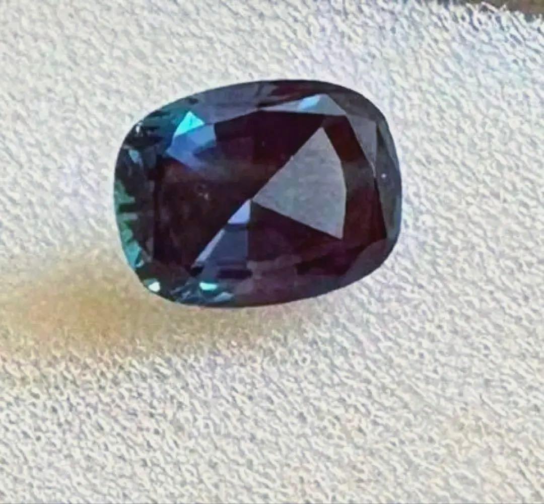 合成　アレキサンドライト ルース　2.635ct