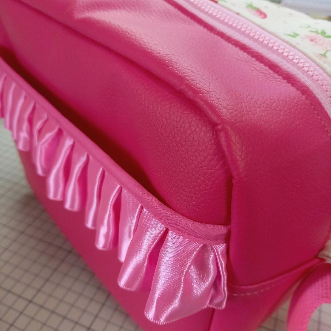 手作り☆生成いちごと濃ピンク合皮の通園ショルダーバッグ☆Mサイズ