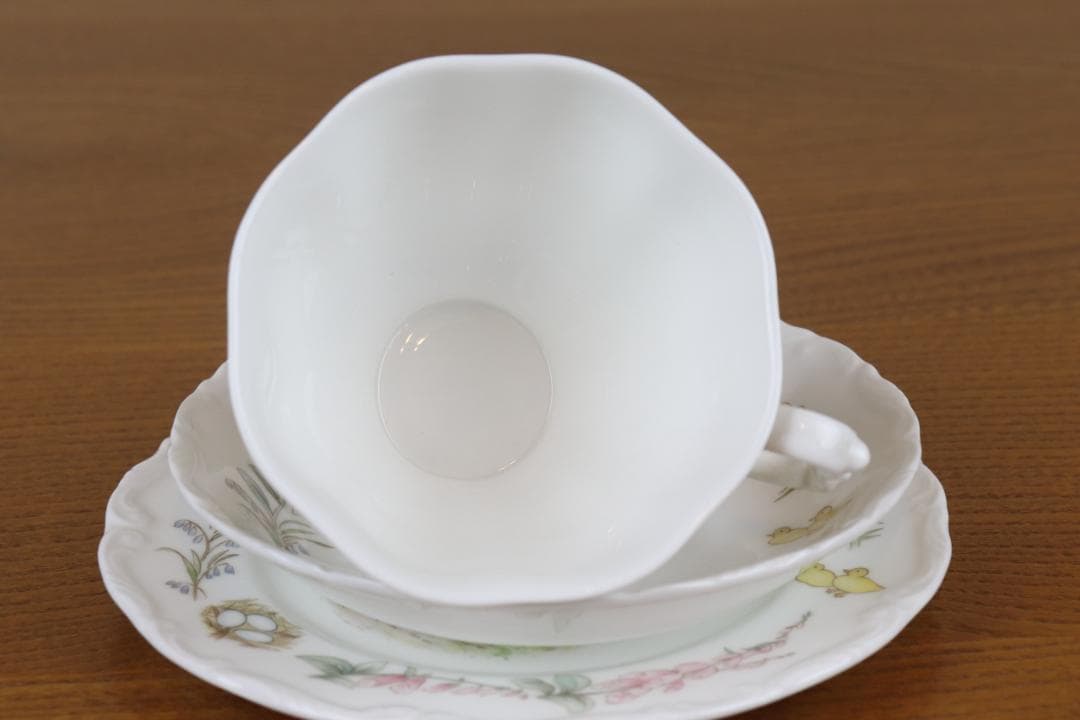 お値下げ　ロイヤルアルバート　ピーターラビット　あひるのジマイマ　カップ　トリオ