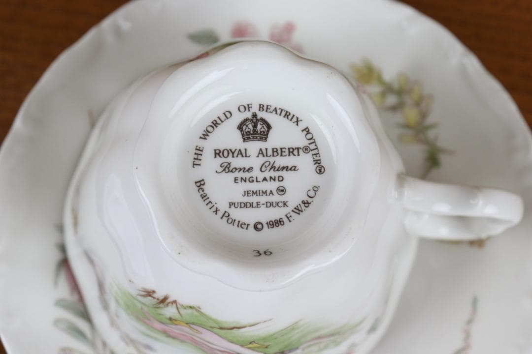 お値下げ　ロイヤルアルバート　ピーターラビット　あひるのジマイマ　カップ　トリオ