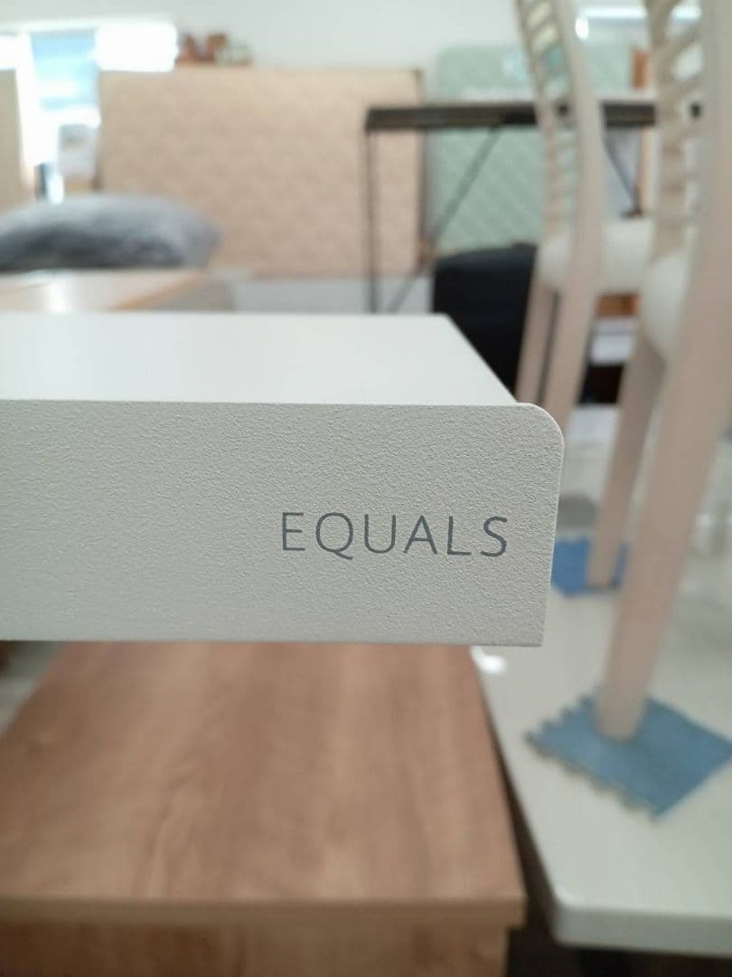 EQUALS　イコールズ　テレビスタンド　サウンドバー棚付き　32〜80インチ