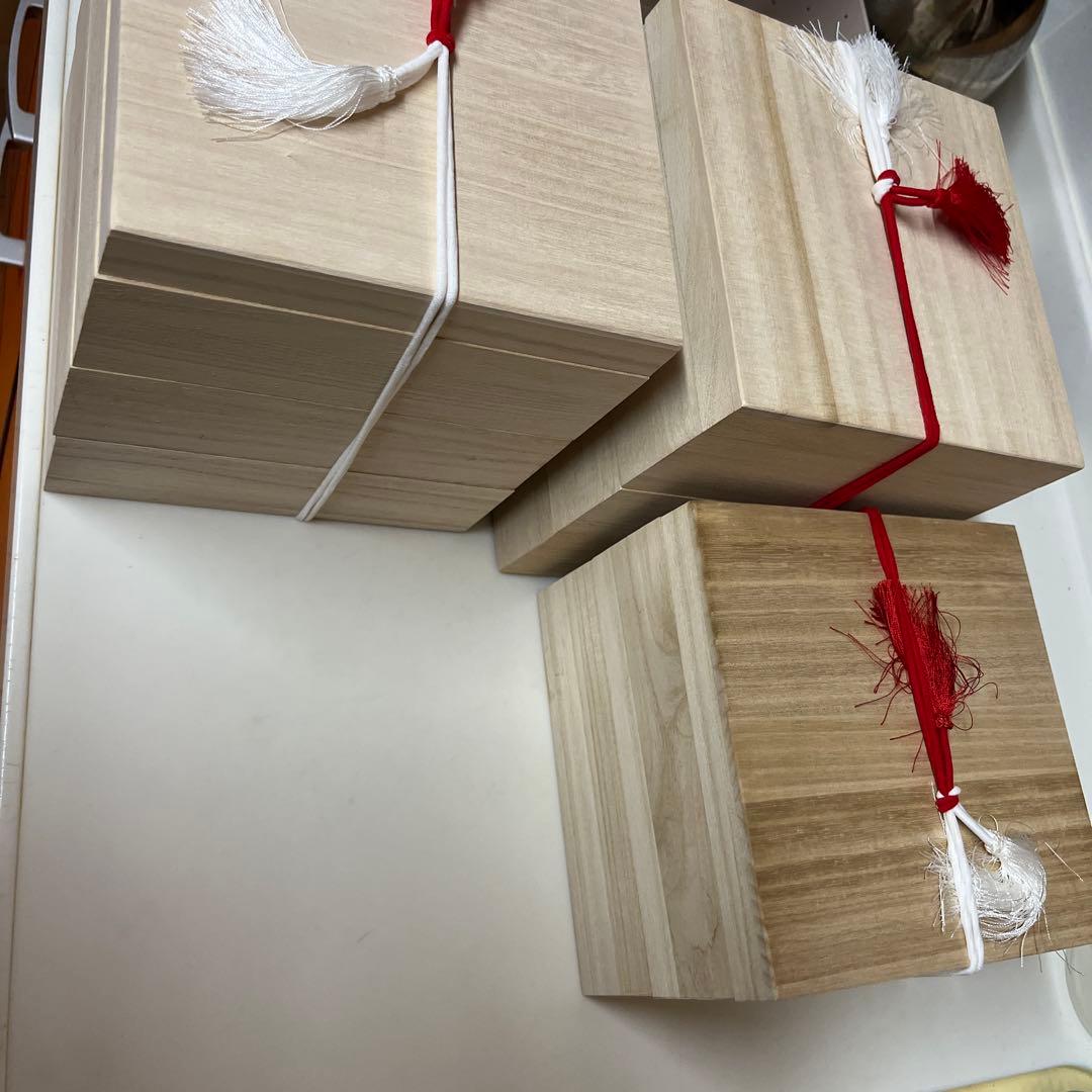 木製 おせち重箱 赤白紐、寿風呂敷付き3段2セット&2段セット