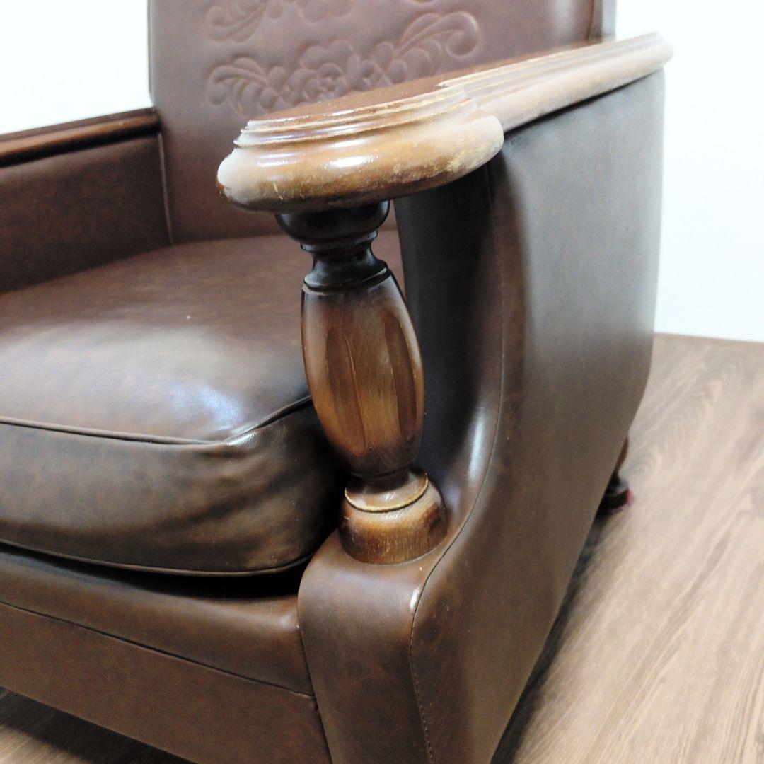 カリモク 1人掛けソファ 本革風 彫刻アーム ヴィンテージ