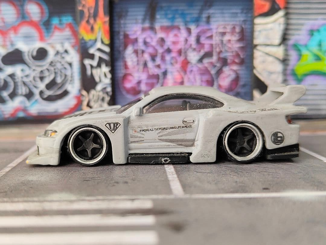 ホットウィールカスタム S15シルビア LBWK 全塗装☆深リム 赤☆トミカ改造