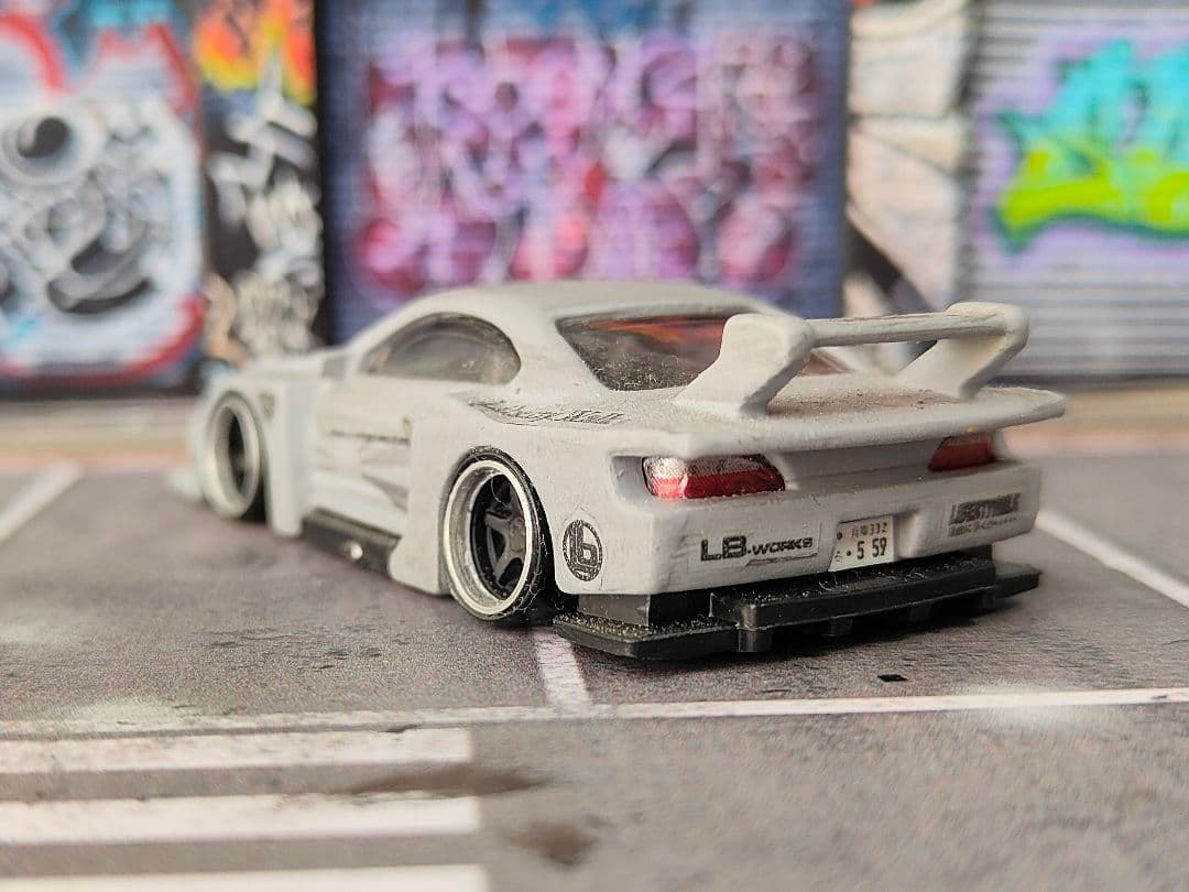 ホットウィールカスタム S15シルビア LBWK 全塗装☆深リム 赤☆トミカ改造
