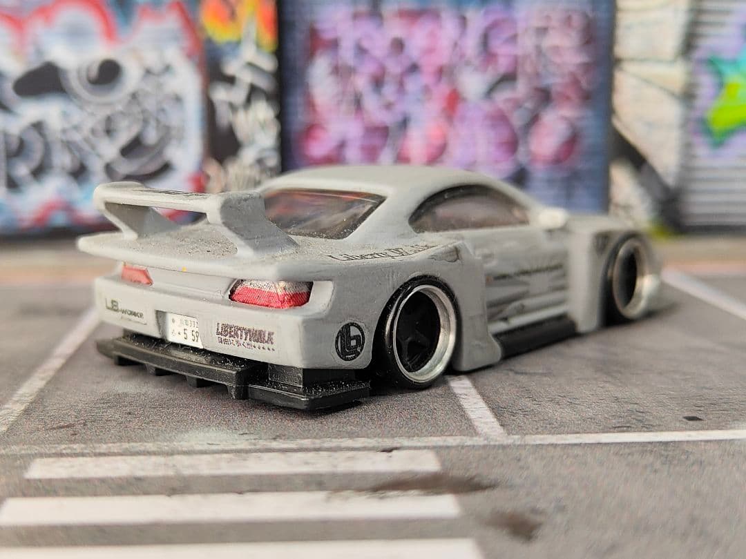 ホットウィールカスタム S15シルビア LBWK 全塗装☆深リム 赤☆トミカ改造
