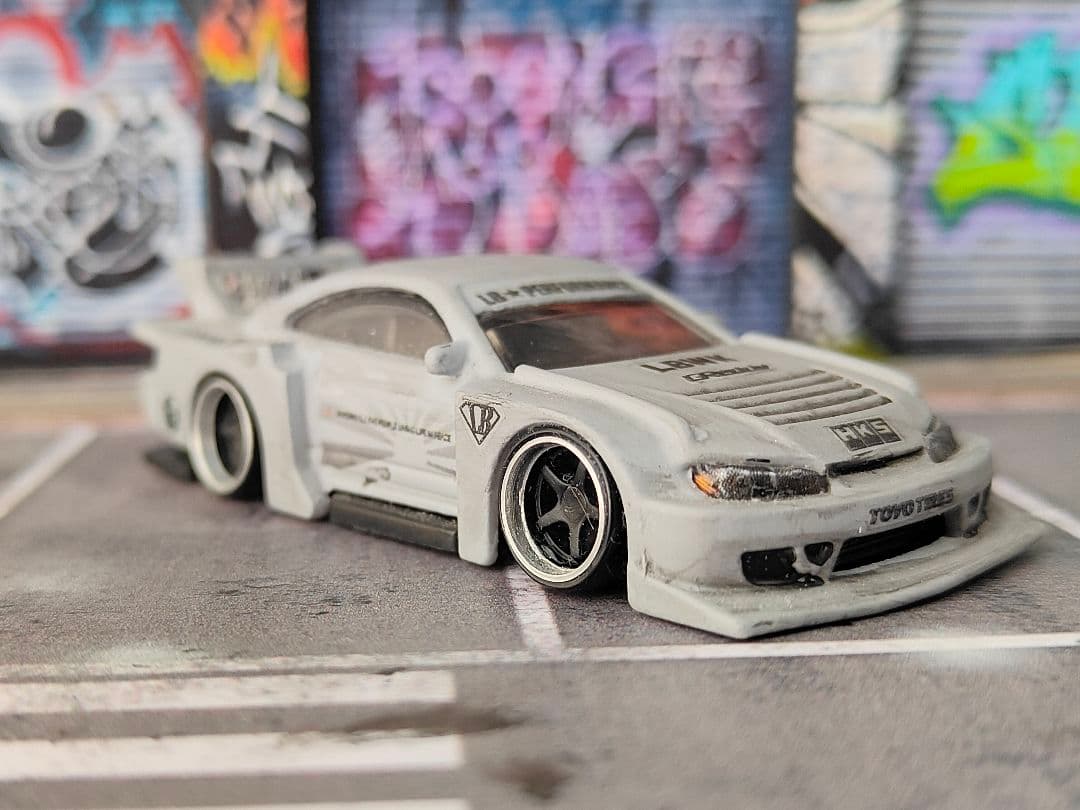 ホットウィールカスタム S15シルビア LBWK 全塗装☆深リム 赤☆トミカ改造