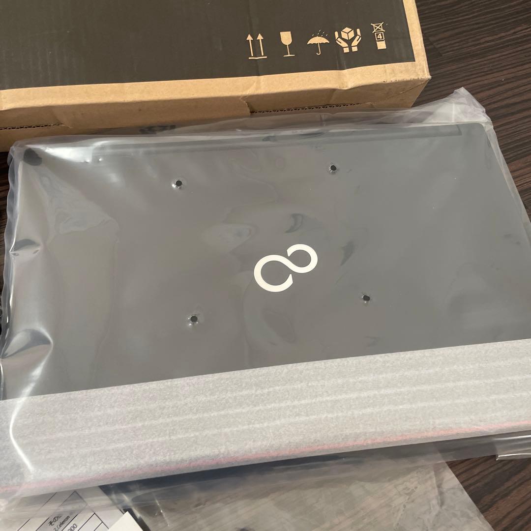 ★未使用【商品説明必読】FUJITSU ノートパソコン★