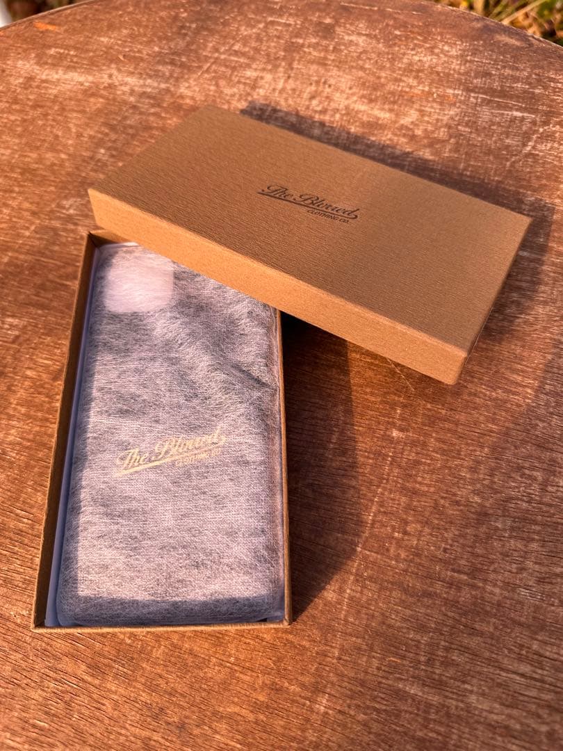 blurred clothing iPhone 14 plus レザーケース