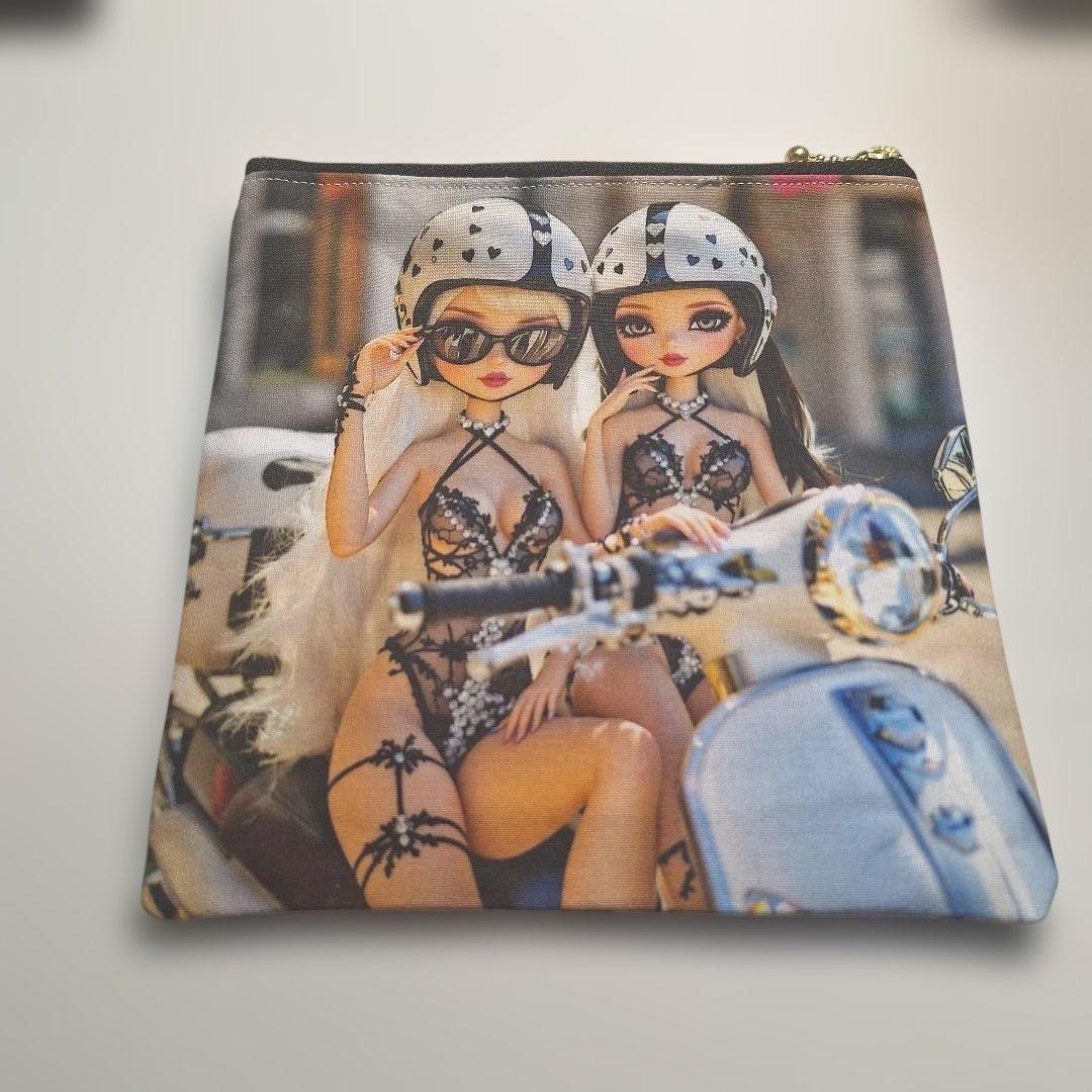 激レア女の子パネル生地　ハンドメイド　フラットポーチ