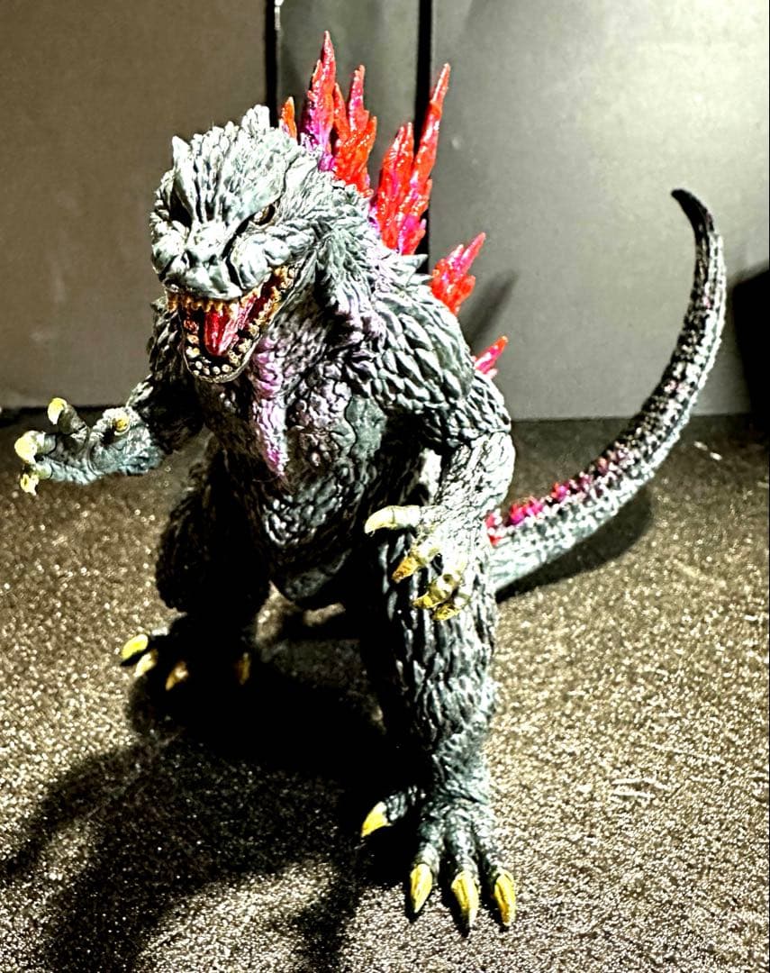 アオシマゴジラミレニアム２０００プラモデル組み立て完成品＆ゴジラ名鑑付き