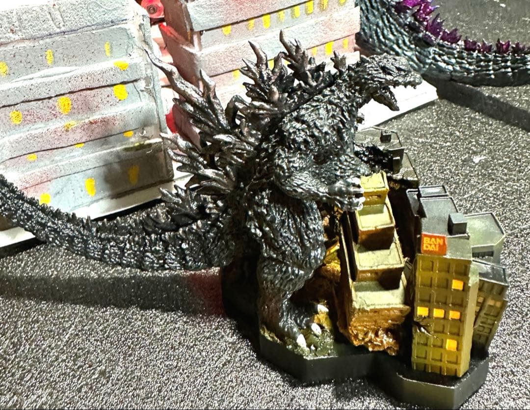 アオシマゴジラミレニアム２０００プラモデル組み立て完成品＆ゴジラ名鑑付き