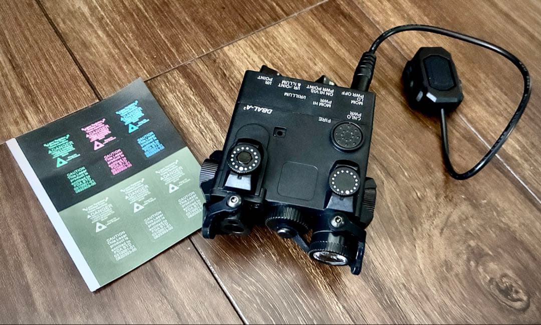 PEQ15 DBAL-A2 フラッシュライト レプリカ 黒 ブラック