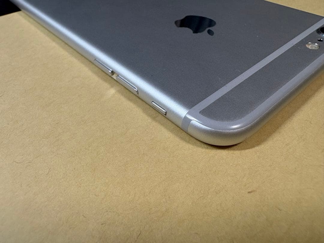 美品バッテリー新品　iPhone6 plus 128GB シルバー
