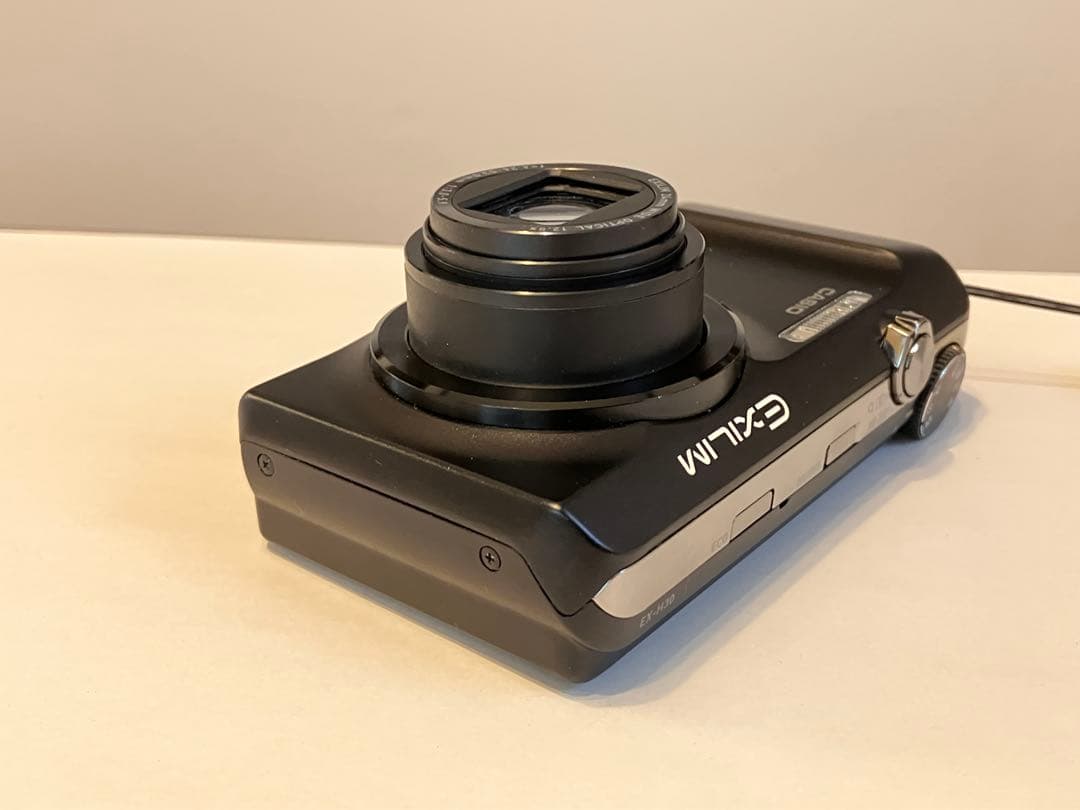 〈10/26まで特価〉CASIO EXILIM EX-H30