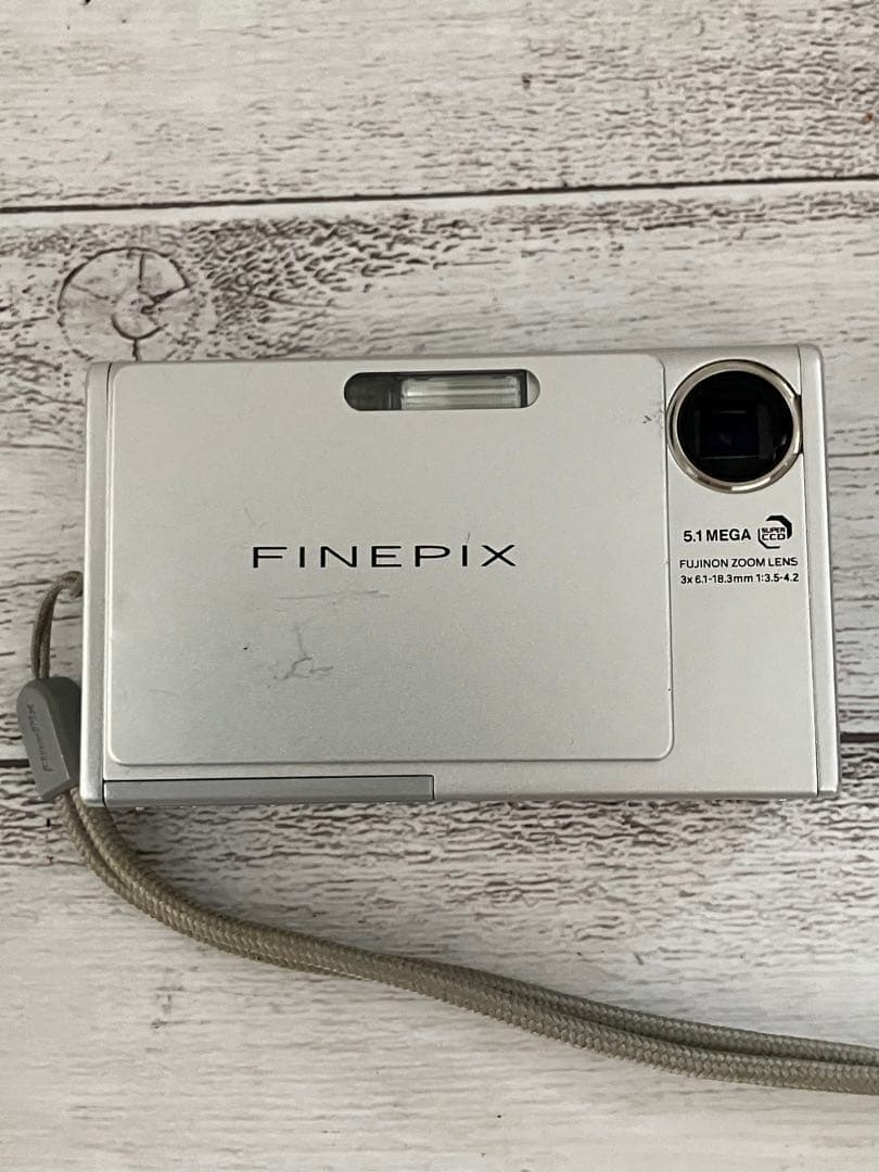 富士フイルム　FINEPIX コンパクトデジタルカメラ