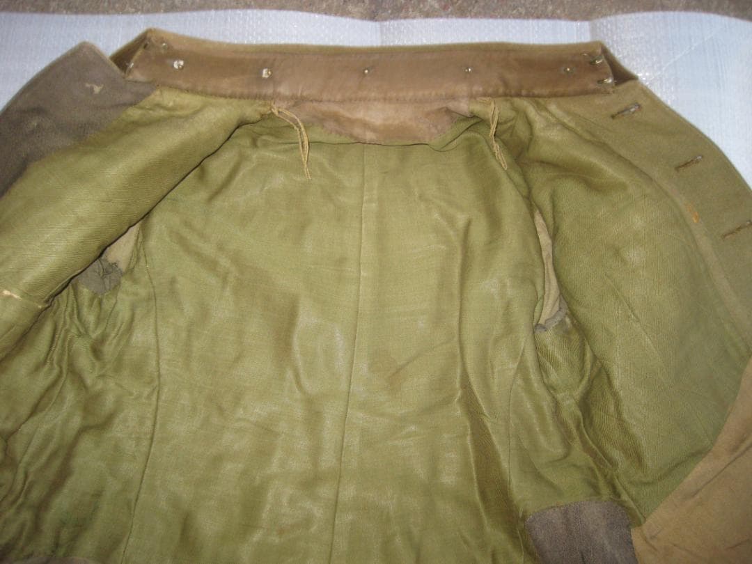 旧帝國陸軍将校　一人の方の品　夏冬服上衣　長靴　外套 　飯盒　弁当箱　他