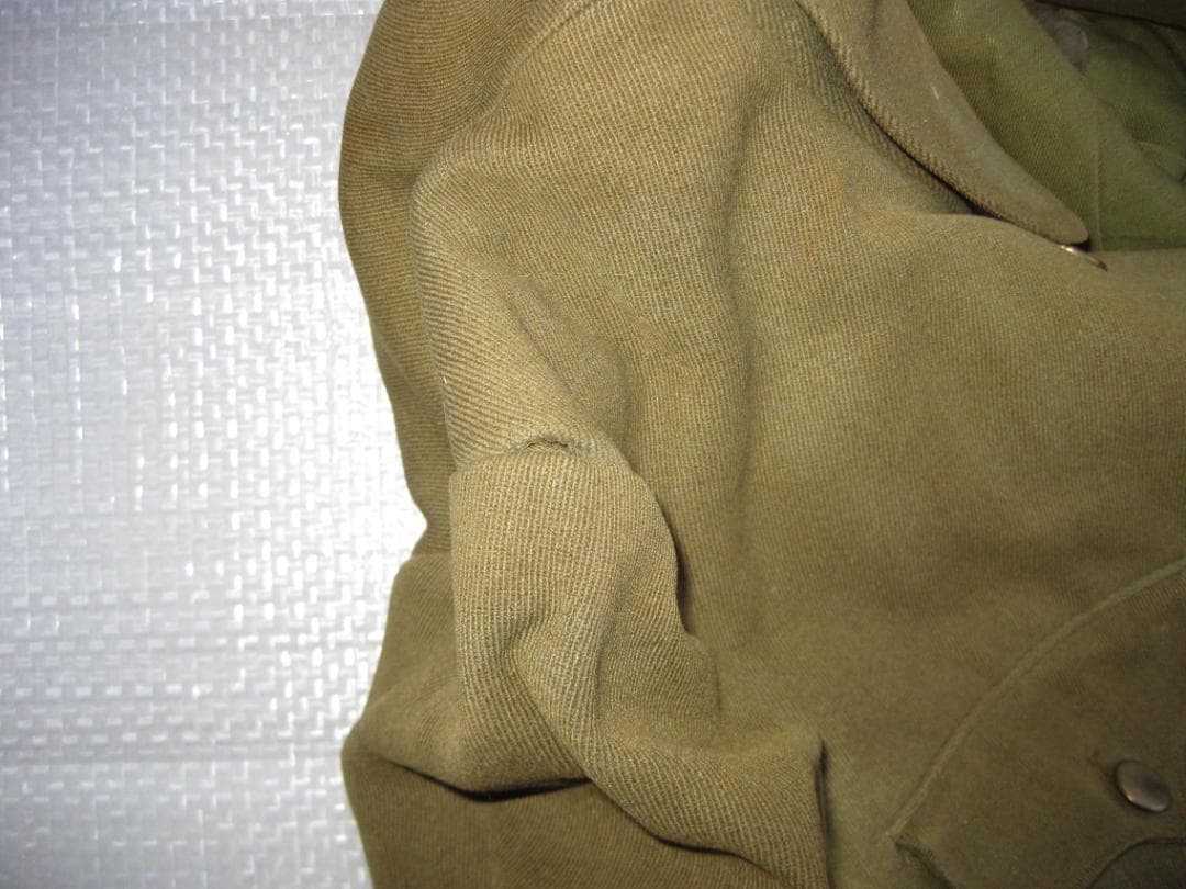 旧帝國陸軍将校　一人の方の品　夏冬服上衣　長靴　外套 　飯盒　弁当箱　他